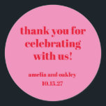 Sticker Rond Bright rose rouge rétro Merci de mariage personnal<br><div class="desc">Montrez votre appréciation dans le style avec ces stickers mariage moderne rose et rouge merci. Dotés d'une typographie audacieuse et d'un design minimaliste branché, ces autocollants personnalisés sont parfaits pour sceller des enveloppes, décorer des faveurs de mariage ou ajouter une touche attentive à l'emballage cadeau. Personnalisez-les avec vos noms et...</div>