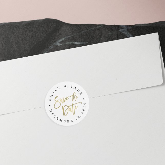 Sticker Rond Brosse en or Faux Lettré Enregistrer la date (Créateur téléchargé)