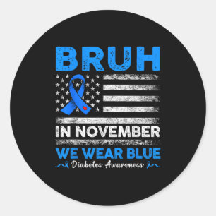 Sticker Rond Bruh En Novembre Nous Portons Ruban Bleu Retro Us