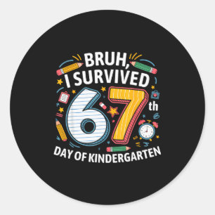 Sticker Rond Bruh j'ai survécu au 67ème jour de maternelle 67 M