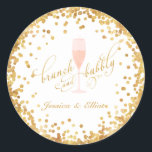 Sticker Rond Brunch & Bubbly Fiançailles Brunch<br><div class="desc">Fêtez un anniversaire,  un fiançailles ou une douche avec ces élégants stickers "Brunch and Bubbly" ! Doté d'un confetti et d'un script d'or et d'une coupe de champagne rose aquarelle. ** L'apparence de feuille d'or n'est qu'un effet imprimé - les cartes n'imprimeront pas avec du papier d'or ! **</div>