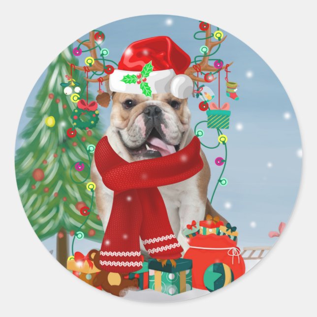 Sticker Rond Bulldog anglais en neige avec cadeaux de Noël (Devant)