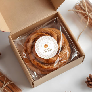 Sticker Rond Bun In The Oven Cinnamon Roll Baby Shower 