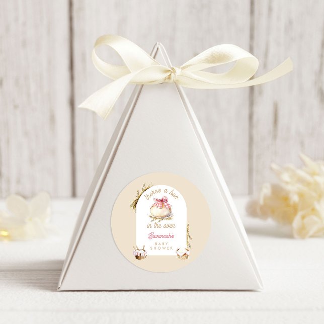 Sticker Rond Bun In The Oven Pink Gingham Bow Baby Shower (Créateur téléchargé)