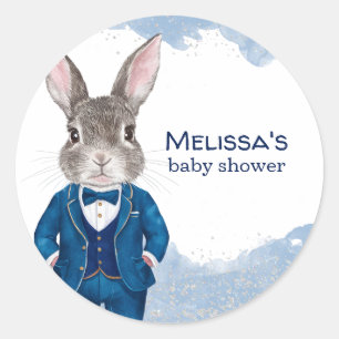 Sticker Rond Bunny Dapper dans un Baby shower de garçon en cost