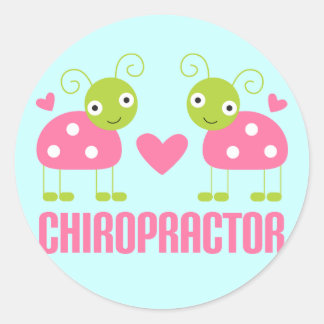 Sticker Rond Cadeau de chiropraticien rose Ladybug