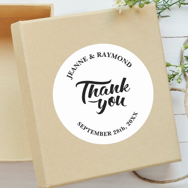 Sticker Rond Cadeau de Mariage Calligraphie Merci (Calligraphy thank you wedding favor sticker adds elegant personal charm to memorable guest favors)