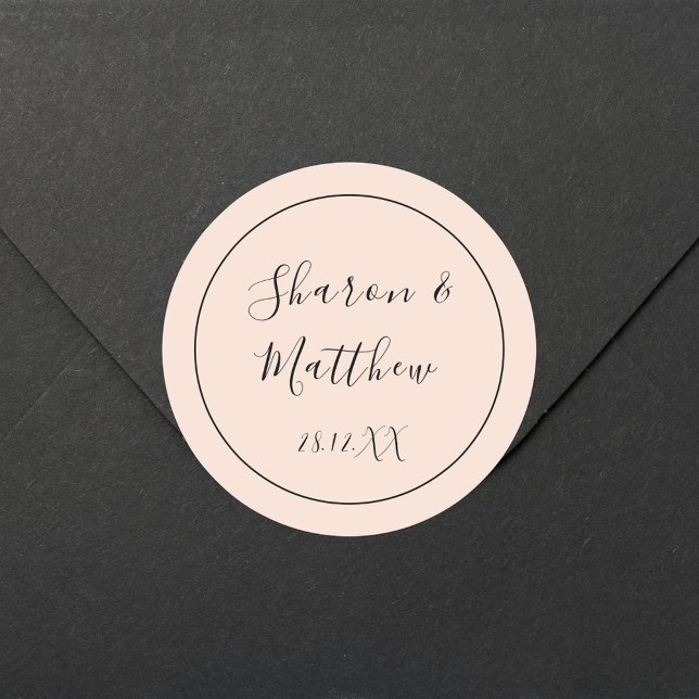 Sticker Rond Cadeau de mariage écriture calligraphique rose blu (Calligraphy script wedding sticker brings soft blush beauty to celebration favors.)