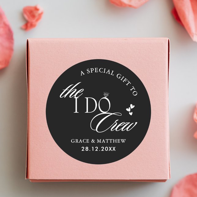 Sticker Rond Cadeau de mariage I Do Crew noir et blanc (Wedding party favor sticker creates a stylish touch for memorable bridal celebrations.)