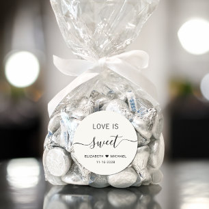 Sticker Rond Cadeau de mariage Love Is Sweet Cream