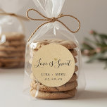 Sticker Rond Cadeau de mariage Rustic Kraft Love is Sweet<br><div class="desc">Autocollants et étiquettes de cadeau de mariage personnalisés avec calligraphie "l'amour est doux" et motif de cœur.</div>