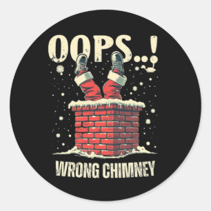 Sticker Rond Cadeau de Noël amusant, Père Noël coincé dans la c