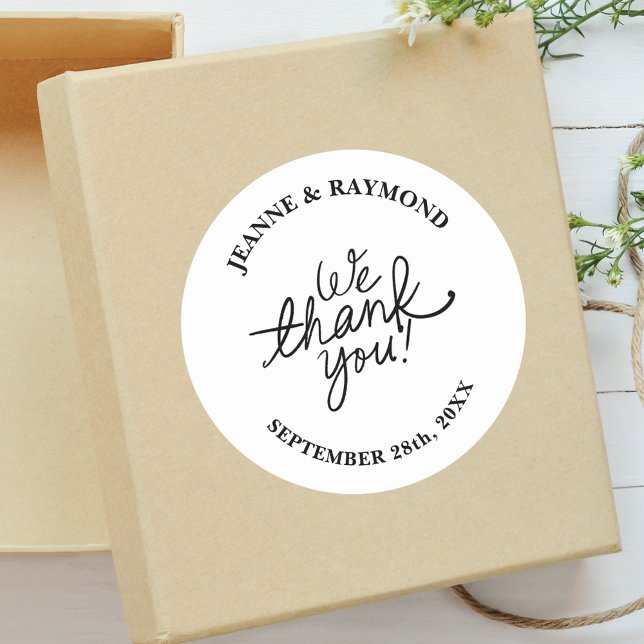 Sticker Rond Cadeau de Remerciement de Mariage Simple Minimalis (Minimalist wedding favor sticker adds simple elegant charm to heartfelt thank you gifts.)