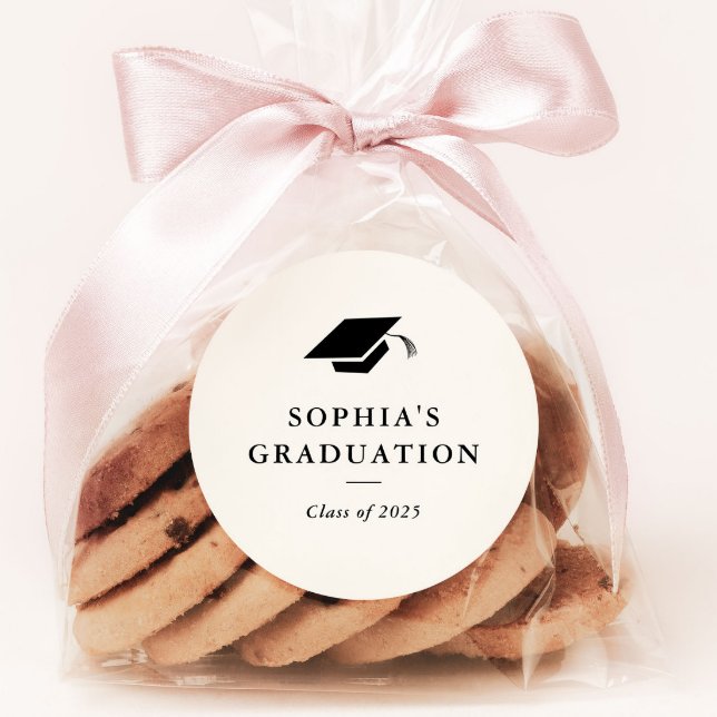 Sticker Rond Cadeau de Remise des Diplômes Simple Classique Noi (Simple classic graduation party favor sticker.)