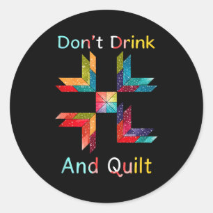 Sticker Rond Cadeau drôle de couture de patchwork Ne buvez pas 