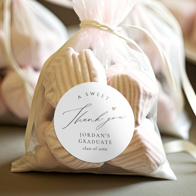Sticker Rond Cadeaux de Remerciement de Diplôme Écriture Simple (Simple Elegant Script Graduation Favors Thank You Classic Round Sticker)
