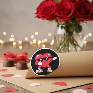 Sticker Rond Cadeaux drôles de cœur qui font dabbing pour la Sa