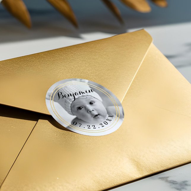 Sticker Rond Cadre Or élégant | Première photo de Noël du bébé (Elegant Gold Frame | Baby's First Christmas Photo Classic Round Sticker)