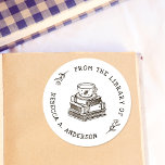 Sticker Rond Café & Livres Boho Bibliothèque personnelle Plaque<br><div class="desc">Présentez notre charmant Café & Livres Boho Personal Library Bookplate, conçu pour ajouter une touche d'élégance confortable à votre bibliothèque personnelle. Cette plaque d'immatriculation magnifiquement conçue présente une magnifique illustration dessinée à la main d'une tasse de thé ou de café reposant sur une pile de livres bien-aimés, avec un dessous...</div>
