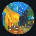 Sticker Rond Café Van Gogh Terrasse en soirée<br><div class="desc">Stickers mettant en vedette la peinture à l’huile de Vincent van Gogh Café Terrace at Night (1888). Des étoiles jaunes peignent le ciel bleu nuit au-dessus d'un café en plein air en France. Un merveilleux cadeau pour les amateurs de post-impressionnisme et d'art hollandais.</div>