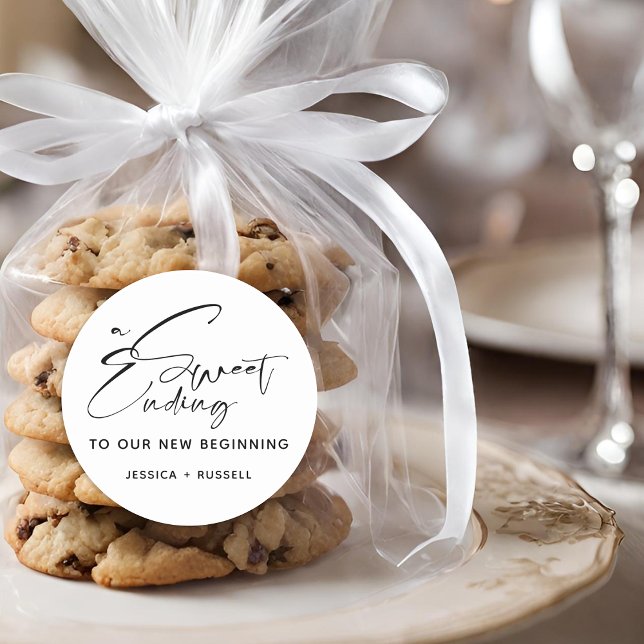 Sticker Rond Calligraphie Moderne Fin Douce Mariage Favori (Modern Calligraphy Sweet Ending Wedding Favor Classic Round Sticker)