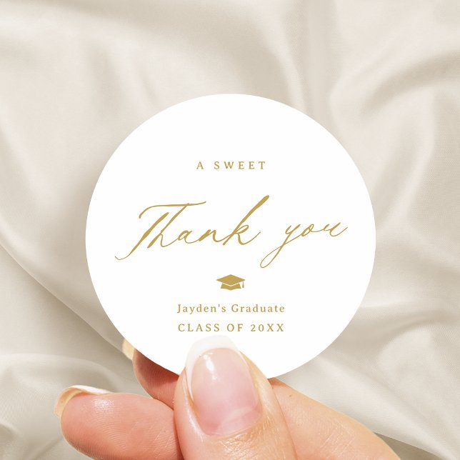 Sticker Rond Calligraphie Moderne Un Merci Doux Diplômé (Modern Calligraphy A Sweet Thank You Graduation Classic Round Sticker)