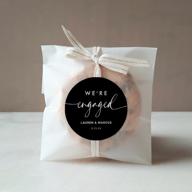 Sticker Rond Calligraphie noire minimaliste moderne Nous sommes (Créateur téléchargé)