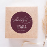 Sticker Rond Calligraphie romantique Bourgogne Mariage Merci<br><div class="desc">Cet autocollant mariage bordeaux et blanc vous remercie avec des lettres de calligraphie tourbillonnant élégantes et romantiques avec vos noms et votre date. Pour une personnalisation plus avancée de cette conception,  cliquez sur le BOUTON OUTIL DESIGN BLEU ci-dessus !</div>