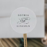 Sticker Rond Calligraphie romantique Mariage Enveloppe Phoques<br><div class="desc">Ces enveloppes romantiques de mariage calligraphie sont parfaites pour un simple mariage. Le design classique moderne comprend des tourbillons fantaisistes et des fleurs fantaisistes avec une magnifique typographie élégante et lettrée à la main. Personnalisez le étiquette avec les noms de la mariée et du marié.</div>