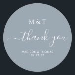 Sticker Rond Calligraphie simple Monogramme Dusty Mariage bleu<br><div class="desc">Sticker rond classique Mariage bleu Dusty</div>