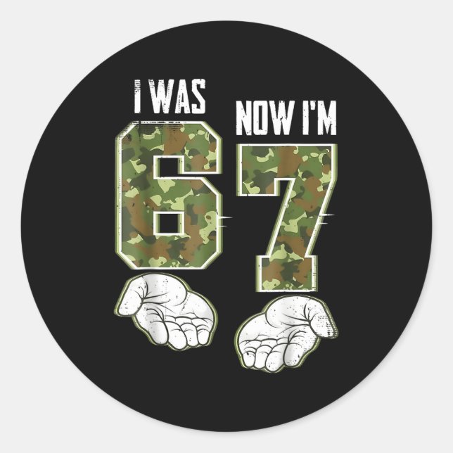Sticker Rond Camo 7 ans Anniversaire J'avais 6 ans Maintenant j (Devant)