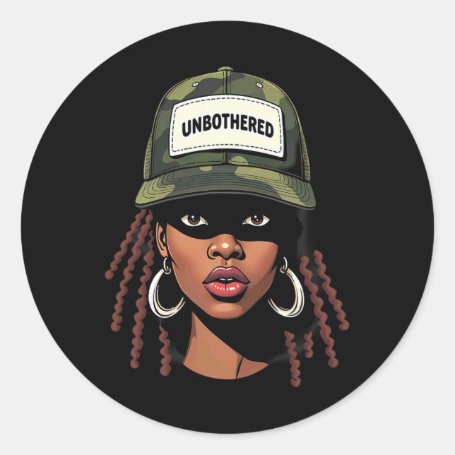Sticker Rond Camo Juneteenth Imperturbable Fille Noire Loc'd _7 (Devant)