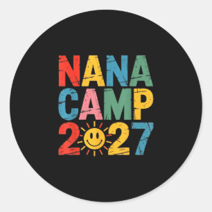 Sticker Rond Camp de Nana 2027 vacances familiales en été équip