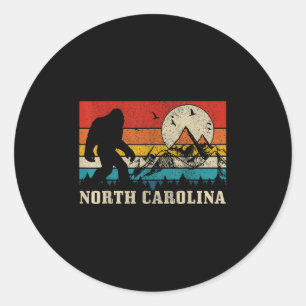 Sticker Rond Caroline du Nord Bigfoot Vintage Montagnes Randonn