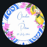 Sticker Rond Carreaux bleus Bougainvillea citrons mariage éléga<br><div class="desc">Carreaux bleus et bougainvilliers citrons élégants méditerranéen grec Santorini Mykonos thème mariage enveloppes autocollants d'épouse et de nom de marié autocollants</div>