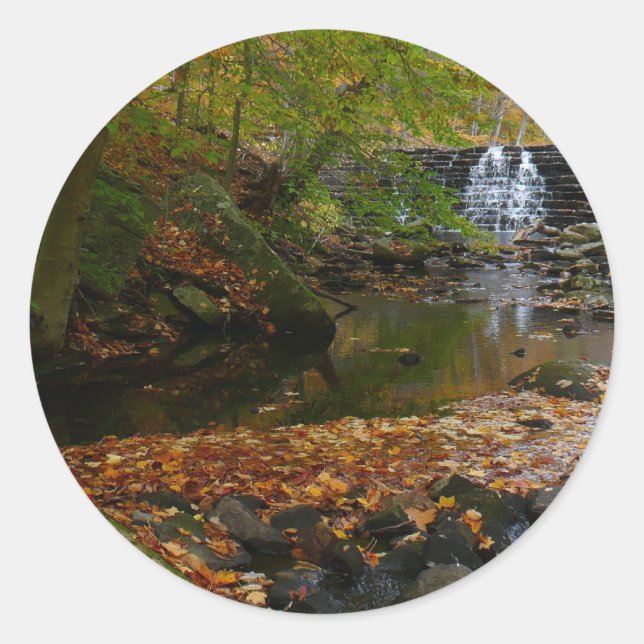 Sticker Rond Cascade automnale et Creek Pennsylvania Nature (Devant)