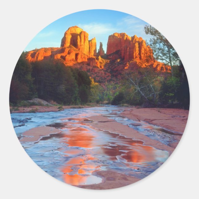 Sticker Rond Cathedral Rock se reflétant dans Oak Creek au couc (Devant)