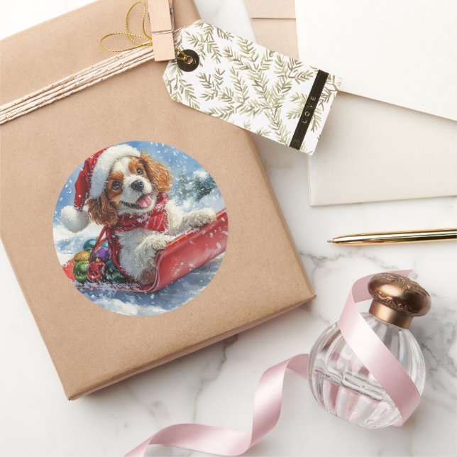Sticker Rond Cavalier King Charles Spaniel Chien Sledge Noël (Cadeaux)