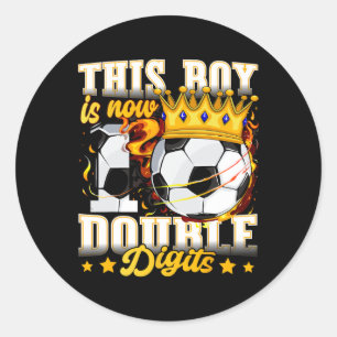 Sticker Rond Ce garçon maintenant 10 dix ans de football à doub