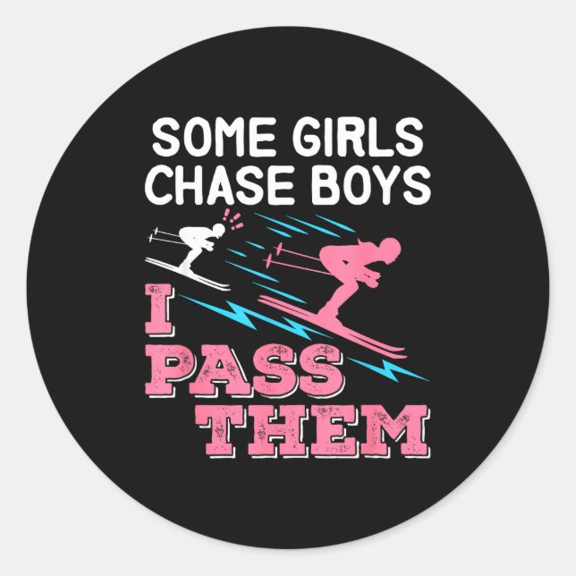 Sticker Rond Certaines filles poursuivent des garçons passent s (Devant)