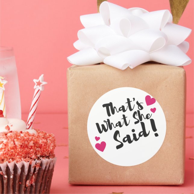 Sticker Rond “C'est ce qu'elle a dit” Humour drôle – Humour sar (Fête)