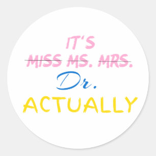 Sticker Rond C'est Mlle Mme Mme Dr. Docteur en Réalité