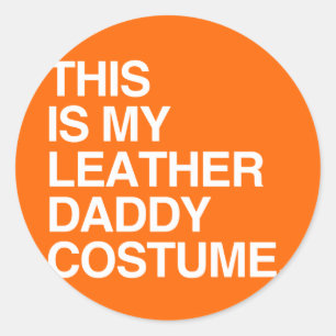 STICKER ROND C'EST MON COSTUME DE CUIR DE PAPA