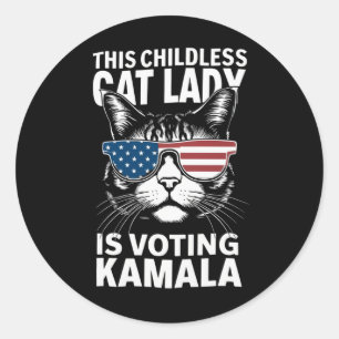 Sticker Rond Cette dame aux chats sans enfants vote Kamala-Harr