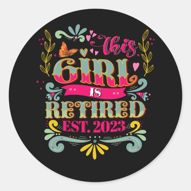 Sticker Rond Cette Fille Est Retraitée 2023 Drôle Retraite Mama (Devant)