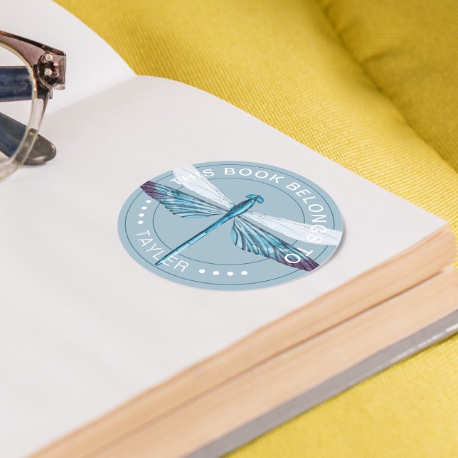 Sticker Rond Cette livre appartient à (Dragonfly This Book Belongs To Classic Round Sticker)