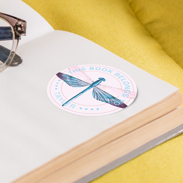 Sticker Rond Cette livre appartient à libellule (Dragonfly This Book Belongs To Classic Round Sticker)