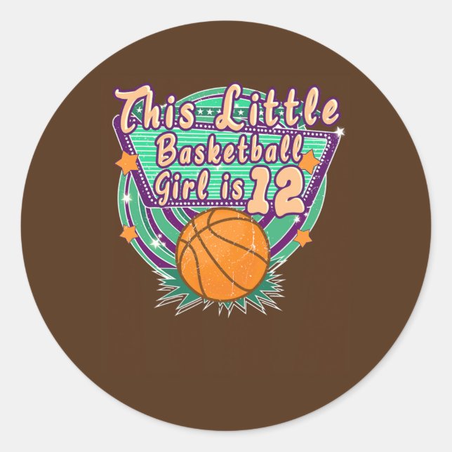Sticker Rond Cette petite fille de basket-ball a 12e anniversai (Devant)