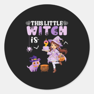 Sticker Rond Cette petite sorcière a 9 ans d'anniversaire