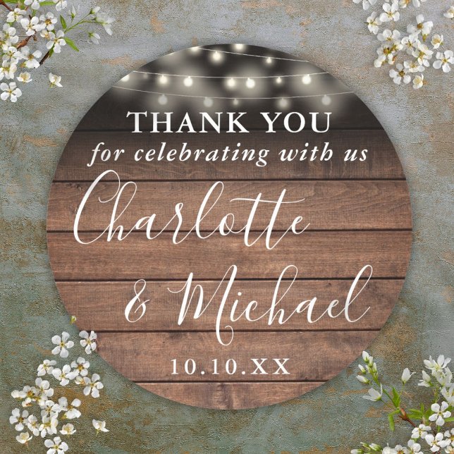 Sticker Rond Chaîne de bois rustique illumine mariage Favoriser (Rustic Wood String Lights Wedding Favor Thank You Classic Round Sticker)